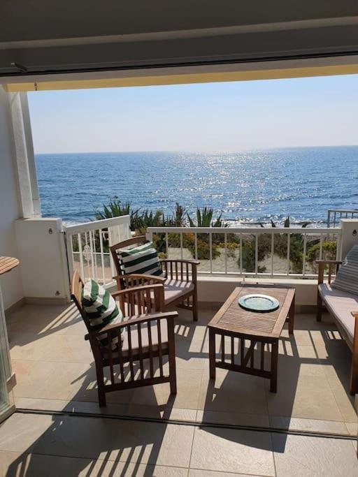 Front Mer - Sublime Appartement Moderne Et Confortable Estepona Luaran gambar